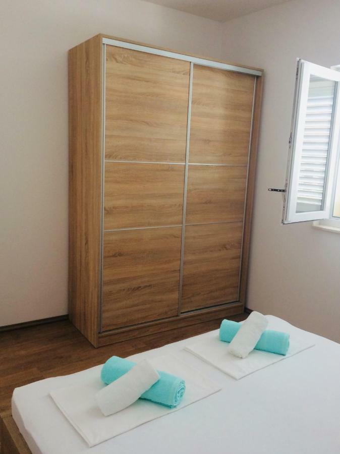 Apartmani Kronjac Milna  Exterior photo